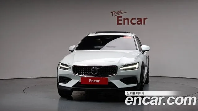 2025 Volvo V60, foto 2