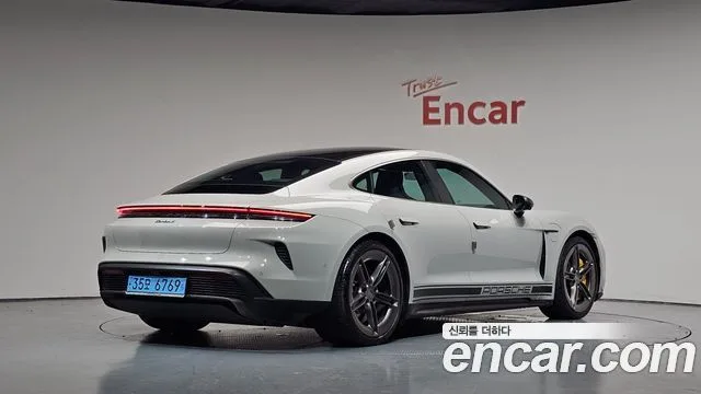 2025 Porsche Taycan