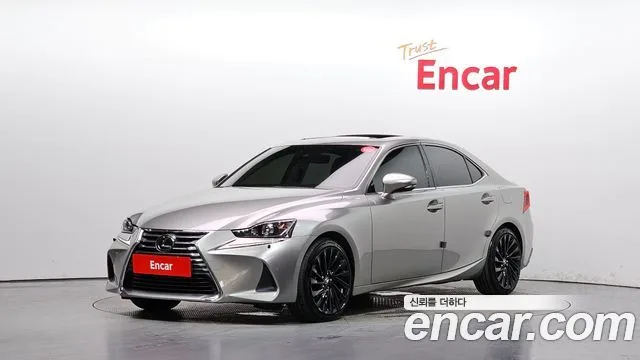 2019 Lexus IS