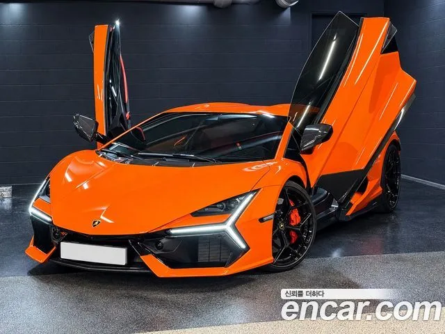 2025 Lamborghini Revuelto