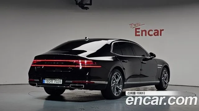 2023 Genesis G90