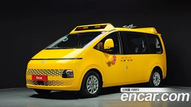 2025 Hyundai Staria