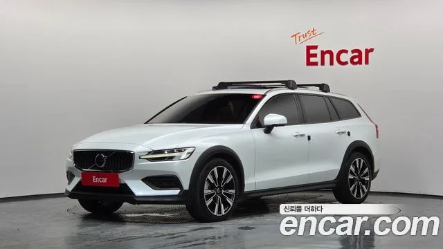 2025 Volvo V60