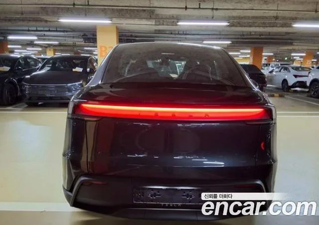 2026 Tesla Model Y, foto 3