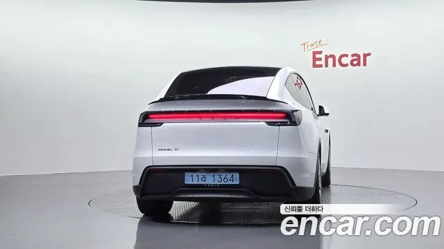 2026 Tesla Model Y, foto 3