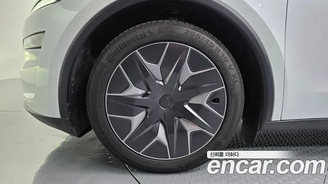 2026 Tesla Model Y, foto 4