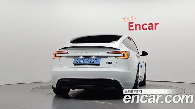 2026 Tesla Model 3, foto 3