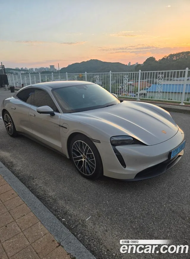 2023 Porsche Taycan