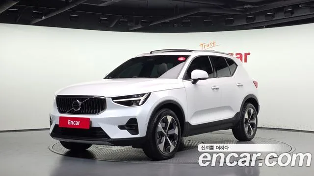 2023 Volvo XC40