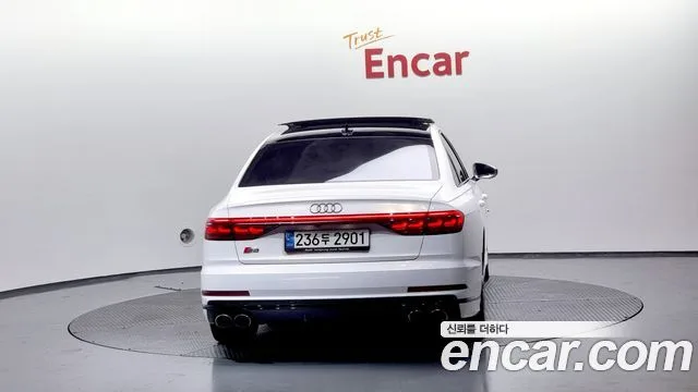 2020 Audi S8, foto 4