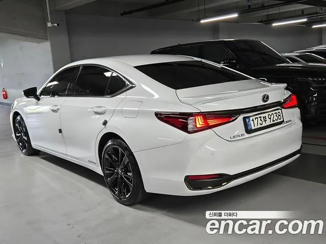 2022 Lexus ES, foto 3