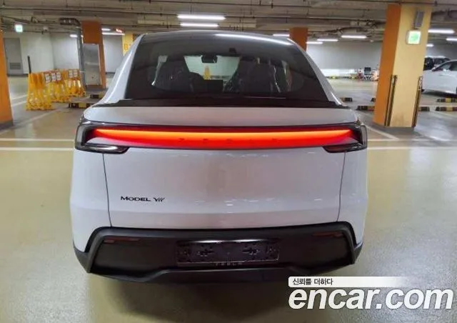 2026 Tesla Model Y, foto 3