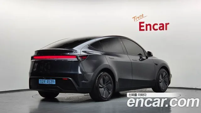 2025 Tesla Model Y