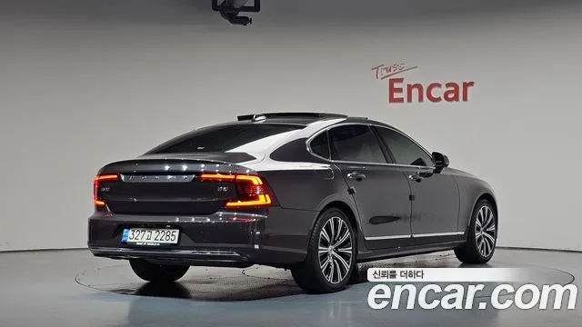 2021 Volvo S90