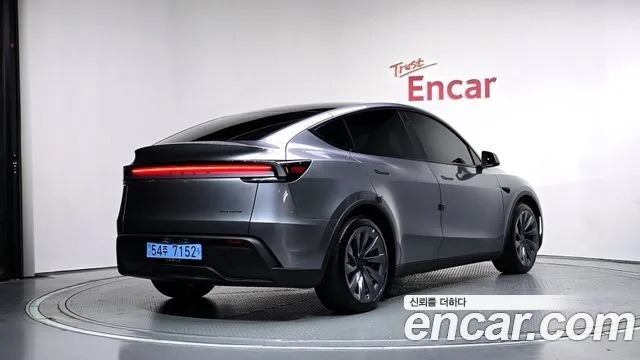 2026 Tesla Model Y, foto 2
