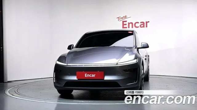 2026 Tesla Model Y, foto 3