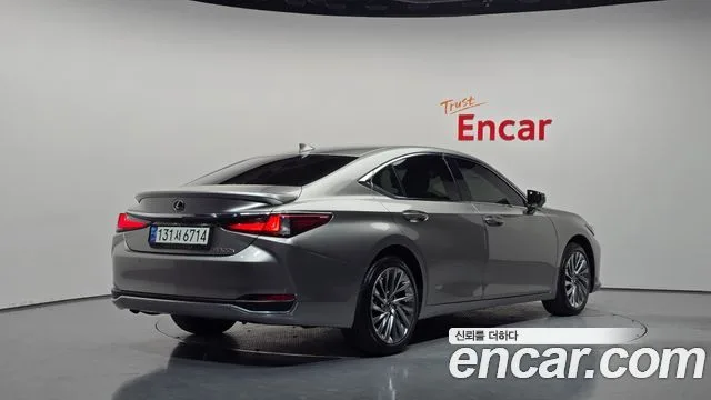 2025 Lexus ES