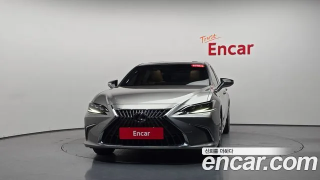 2025 Lexus ES, foto 2