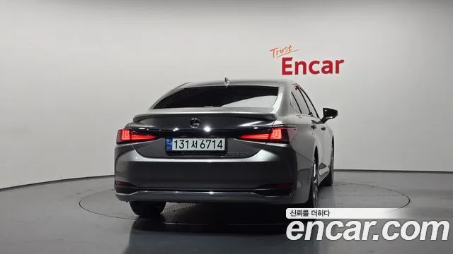 2025 Lexus ES, foto 3