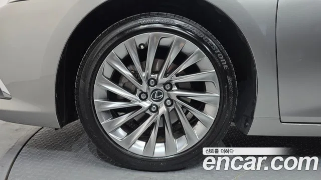 2025 Lexus ES, foto 4