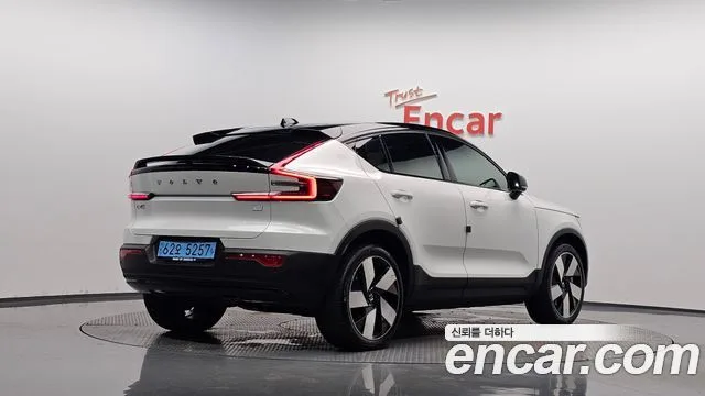 2022 Volvo C40