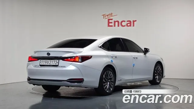 2021 Lexus ES, foto 2
