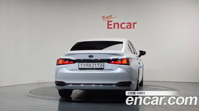 2021 Lexus ES, foto 4