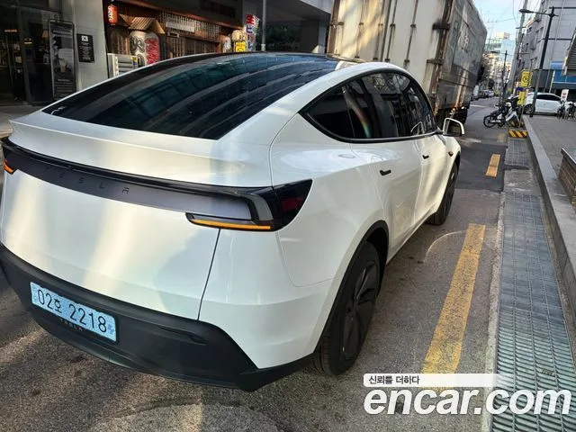 2025 Tesla Model Y, foto 4