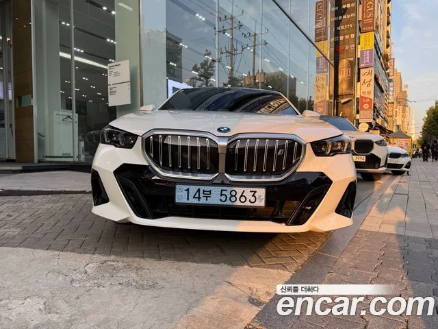 2025 BMW i5