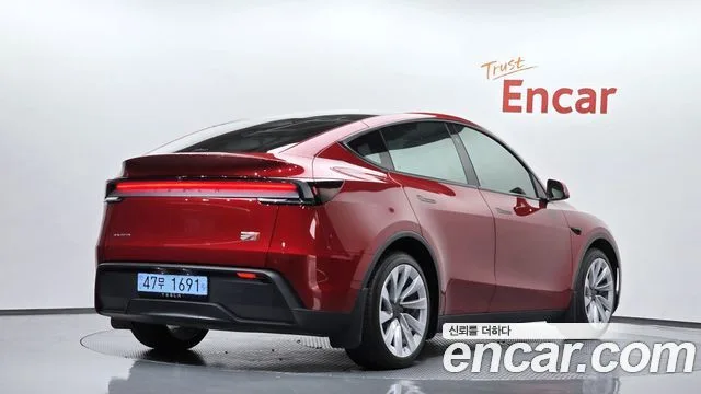 2025 Tesla Model Y