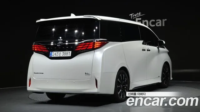 2025 Toyota Alphard