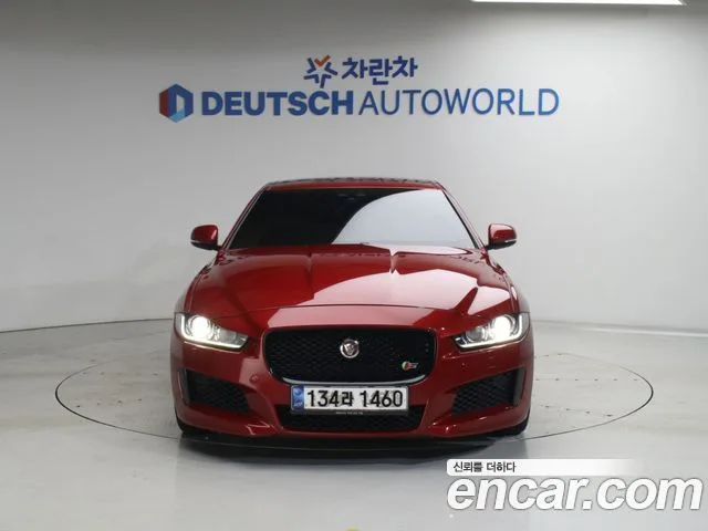 2016 Jaguar XE, foto 3