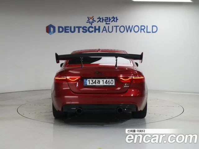 2016 Jaguar XE, foto 4