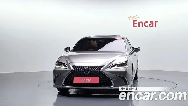 2022 Lexus ES, foto 2