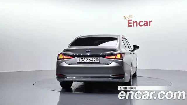 2022 Lexus ES, foto 3
