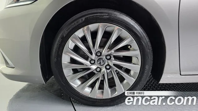 2022 Lexus ES, foto 4