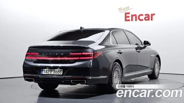 2021 Genesis G90