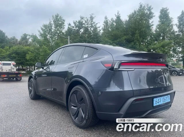 2026 Tesla Model Y, foto 2