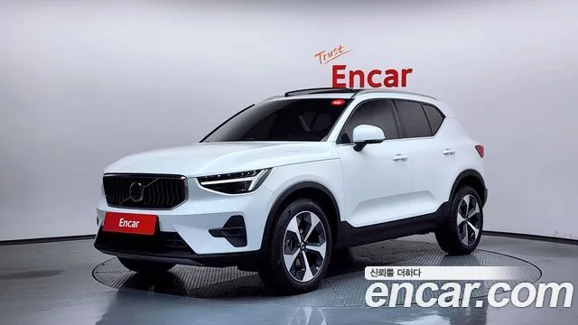 2025 Volvo XC40
