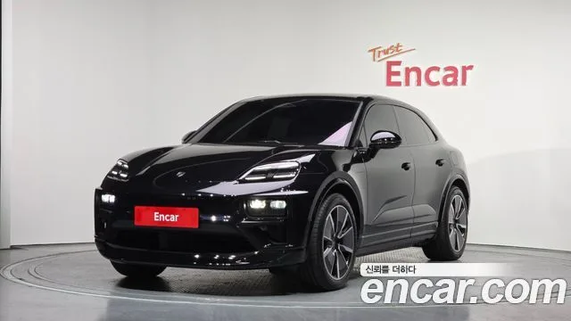 2025 Porsche Macan