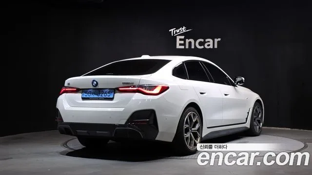 2022 BMW i4, foto 2