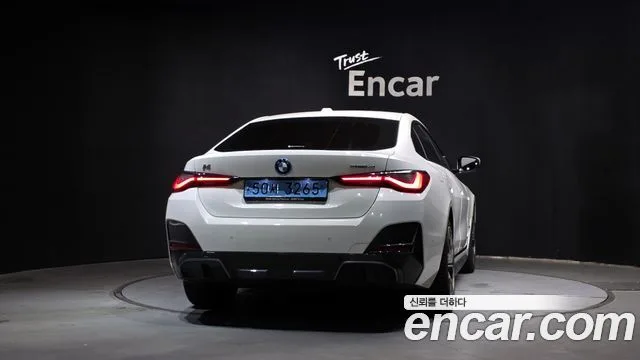 2022 BMW i4, foto 4
