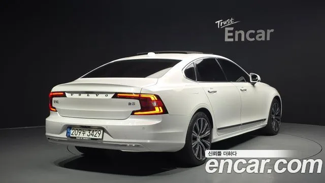 2021 Volvo S90