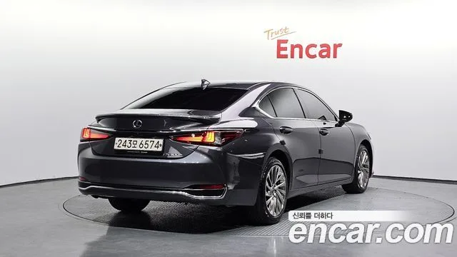 2023 Lexus ES, foto 2