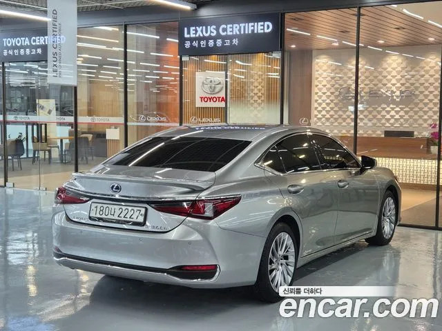 2021 Lexus ES, foto 2