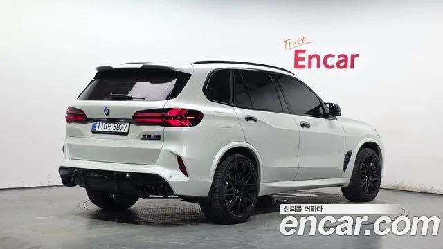 2025 BMW X5M, foto 2
