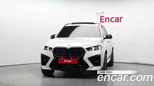 2025 BMW X5M, foto 3