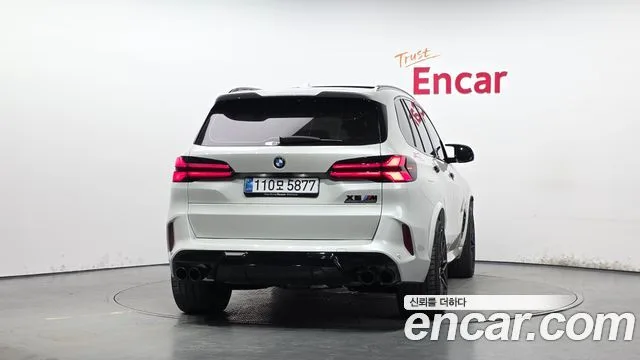 2025 BMW X5M, foto 4