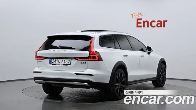 2024 Volvo V60