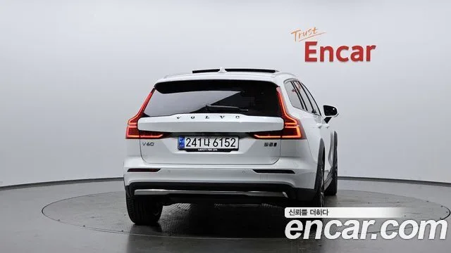 2024 Volvo V60, foto 3